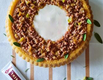 CROSTATA SALATA CON PORRI E SALSICCIA