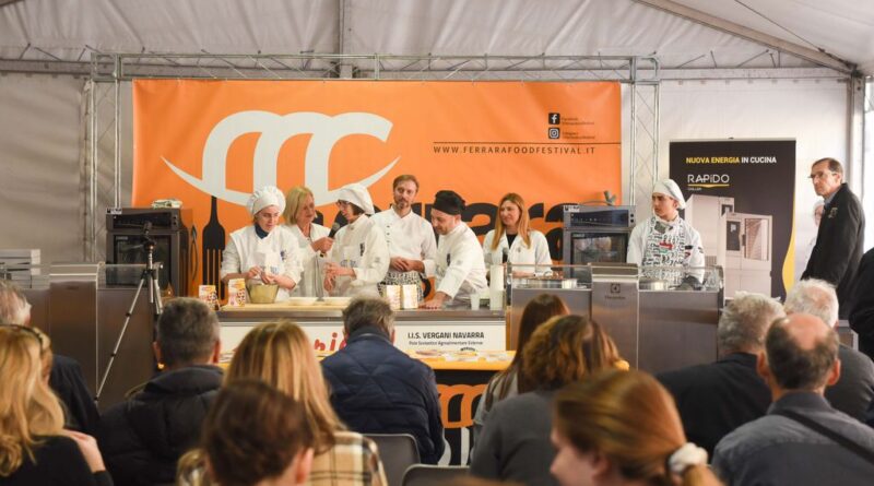 FERRARA FOOD FESTIVAL ANNUNCIA LE DATE 2026: DAL 30 OTTOBRE AL 1° NOVEMBRE TORNA LA GRANDE FESTA DEL GUSTO FERRARA FOOD FESTIVAL ANNUNCIA LE DATE 2026: DAL 30 OTTOBRE AL 1° NOVEMBRE TORNA LA GRANDE FESTA DEL GUSTO